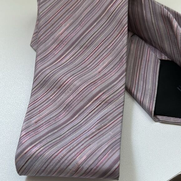 Hugo Boss lavender 100% silk tie.  Made in Italy. - Picture 2 of 4